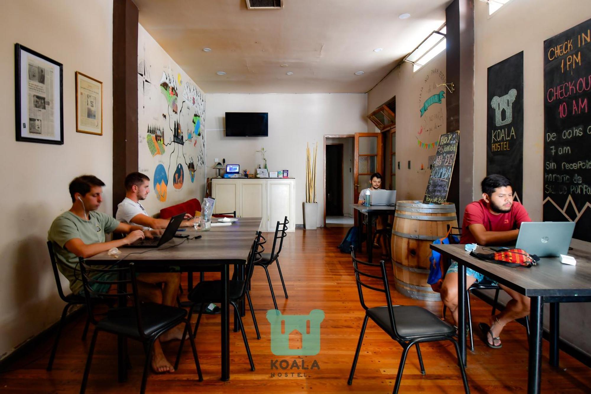 Koala Hostel Мендоса Екстер'єр фото