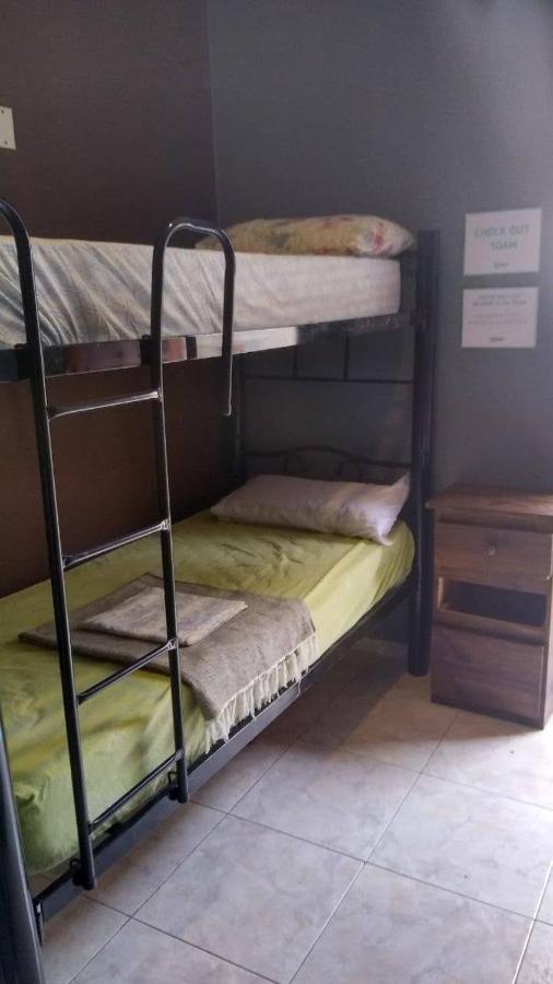 Koala Hostel Мендоса Екстер'єр фото